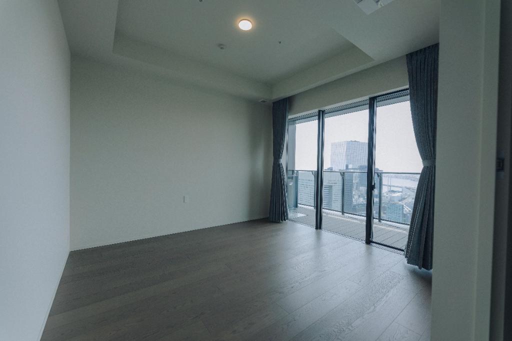 World Tower Residence — 46th-Floor Penthouse — photo 3